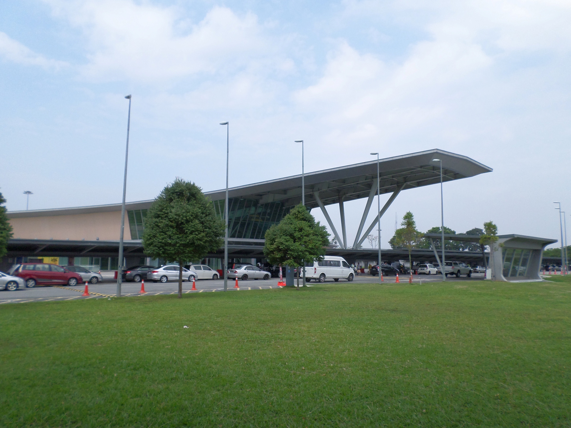 Senai International Airport exterior photographed in 2016, used as arrival-origin context rather than a current meeting-point map